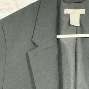 H&M Women's Black Blazer Size 6 thumbnail 3