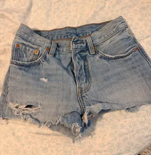 Levis shorts  thumbnail 1