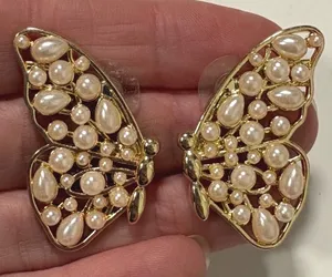 Gold Tone Butterfly Earrings Faux Pearl‎ Inlay Statement Fashion Jewelry thumbnail 1