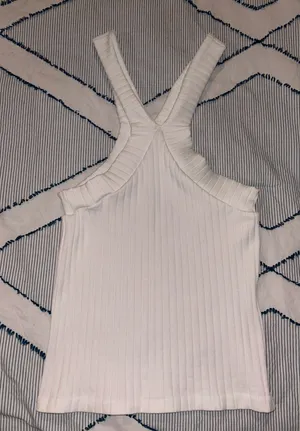 White Crop Top Size M thumbnail 1