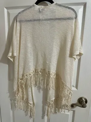 Wet Seal Cream color crotchet shawl size medium thumbnail 5