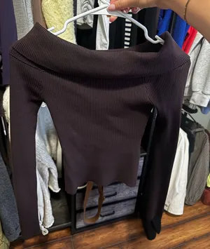 H&M Off-The-Shoulder thumbnail 1