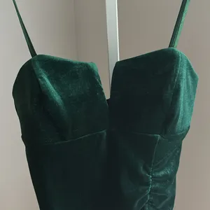 Emerald Sundae Green Velvet Body-con Mini Dress Size Medium thumbnail 3