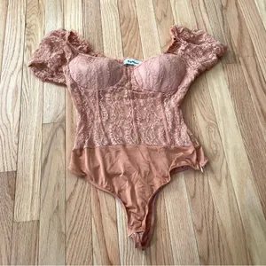 Lulus Coral Lace Corset Bodysuit Womens Medium Coquette Romantic Lace Top thumbnail 3