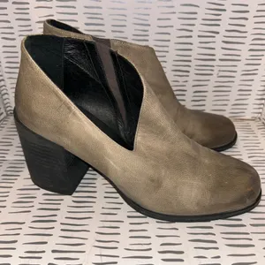 Free People Terrah Grey Leather Cut Block Heel Ankle‎ Booties Shoes Women 8.5 39 thumbnail 4