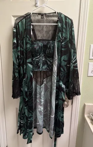 Victoria's Secret Green Black Robe Bustier 2 PC Set Bling Lace Sexy 34D M/L thumbnail 1