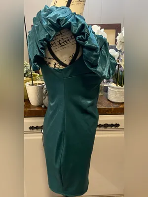 NWT City Studios Junior’s Off-Shoulder Ruffle Bodycon Dress in Deep Green thumbnail 9