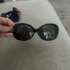 Coach Chic Black and Pink Sunglasses frames thumbnail 8
