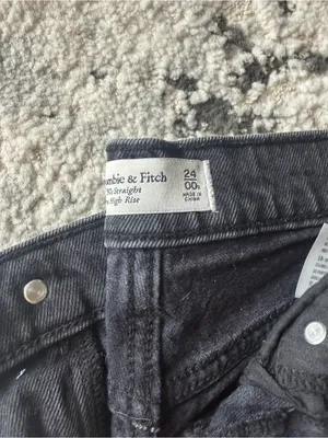 Abercrombie & Fitch Black High-Rise Distressed Straight Jeans thumbnail 3