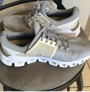 Size 8.5 On Cloud Gray/Cream Helion Cloud Tec Speedboard Running Shoes thumbnail 5