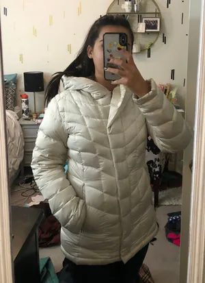 Patagonia White puffy winter jacket thumbnail 1