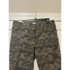 J Crew Camo Cargo Utility Military Pants Women’s Size 32 Mid Rise Camouflage thumbnail 2
