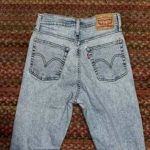 Levis Wedgie Straight Button Fly Ripped Knee Medium Wash Jeans thumbnail 6