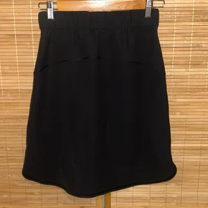 Lululemon Black Woven On The Fly Pull On Skirt Pockets 4 Elastic Waist thumbnail 3