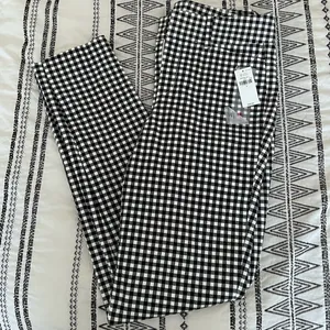 Old Navy High-Waisted Gingham Pixie Ankle Pants ✨NWT✨ thumbnail 6