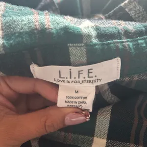L.I.F.E Dark Green Plaid Button-Down Flannel Womens Size M thumbnail 3