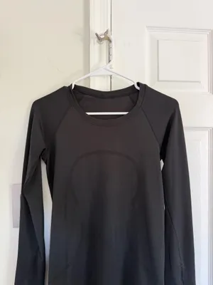 Lululemon Swiftly Tech Long Sleeve 2.0 Black Top Womens 6 Running Workout thumbnail 3