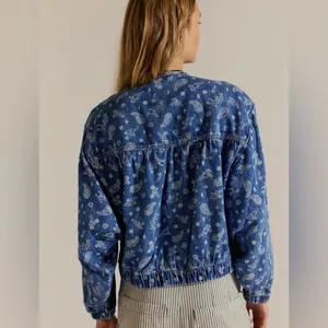 Free People We The Free Layla Printed Denim Jacket in Blue Fog Size Large EUC Worn Once! 💙💙💙 thumbnail 3