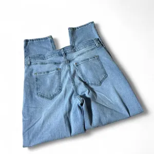 LL Bean Classic Fit High Rise Light Wash Straight Leg Jeans Womens 12 Reg 518710 thumbnail 8