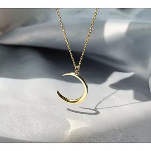 Boutique NWT Crescent Moon Necklace | Yellow‎ Gold Filled thumbnail 8