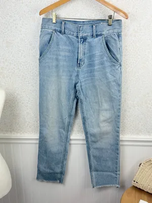 We The Free Straight Leg High Rise Light Wash Denim Raw Hem Jeans - Size - 29 thumbnail 2