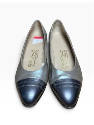 Women's Salvatore Ferragamo Heels Size 8 Beige and Blue Cap Toe Pumps thumbnail 2