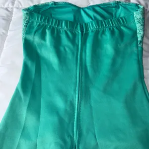 🔥 Emerald Lace Strapless Bodycon Mini Dress w/ Built-In Padded Bra – Sculpted & Snatched Small 💚✨ thumbnail 4