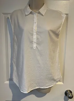 H‎ & M White Collar 5 Button Sown V Neckline Cotton Blouse Women’s Size 4 thumbnail 1