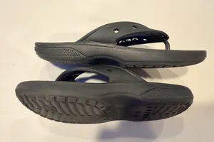 Crocs | Baya II flip-flop shoes. Size: Men-5, Women-7. thumbnail 10