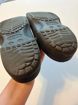 Crocs clogs perforated lightweight black, unisex, size 8 Women's/6 Men's thumbnail 9
