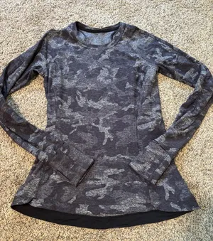 Lululemon Runderful Long Sleeve size 8 thumbnail 1