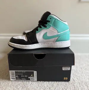 Air Jordan 1 Mid thumbnail 3