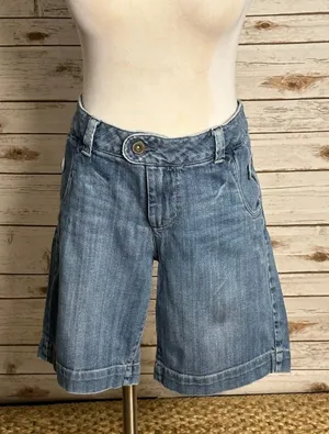 American Eagle light medium wash denim bermuda cuffed shorts Size 14 Reg Y2K thumbnail 1