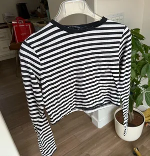Brandy Melville Top thumbnail 1