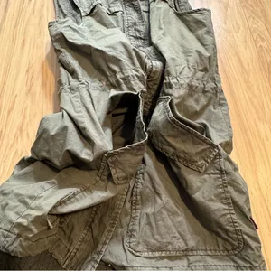 Levi's Olive Green Sleeveless Utility Vest • Preowned thumbnail 6