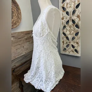 Chic White Lace Chemise thumbnail 2