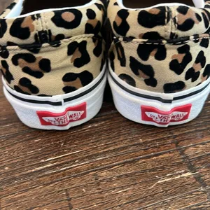 Vans Unisex Classic Slip On Leopard print Men’s size 4 Women’s Size 5 1/2 thumbnail 6