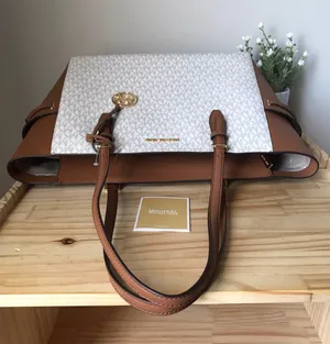 Michael Kors Purse thumbnail 5