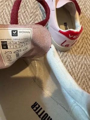 Veja Pink Modetrotter V10 Leather Lady First Low-Top Sneakers | Size 7 thumbnail 11