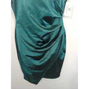 Windsor Hunter Green Satin Bodycon Faux Wrap Mini Dress Medium NWT Party Holiday thumbnail 4