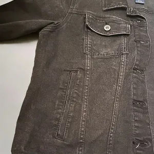 ARIZONA Women’s Black Distressed Button-up Denim Jean Jacket thumbnail 6