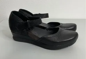 OTBT Companion Black Leather Mary Jane Wedge Shoes 8M 17F935‎ thumbnail 1