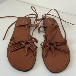 Nomi women’s wrap strap leather‎ sandals — size 10 thumbnail 1