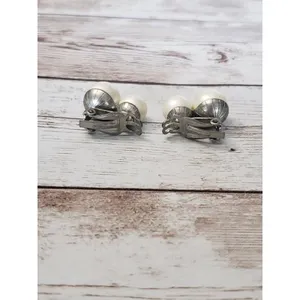 Vintage Clip On Earrings Two Faux Pearls / Faux Pearl Duo 7/8" thumbnail 5
