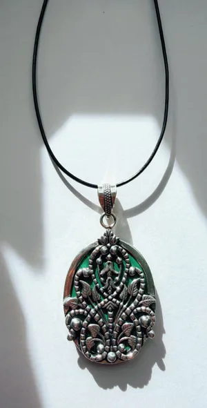 Ornate Vintage-Style Green Malachite Filigree Necklace thumbnail 1