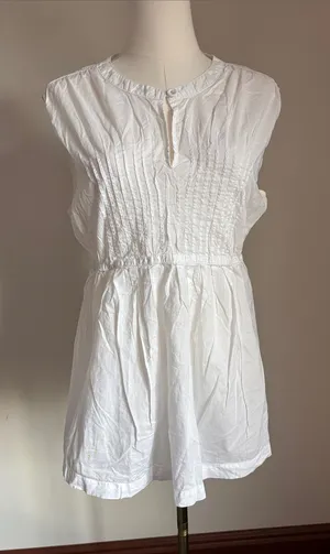 Old Navy White Pintuck Sleeveless Peplum Top thumbnail 1