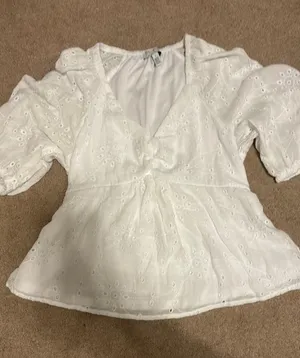 Sofia Vergara White Spring Top thumbnail 2