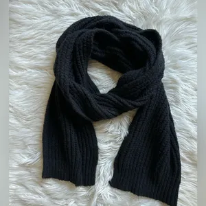 Old Navy cozy knit scarf thumbnail 1