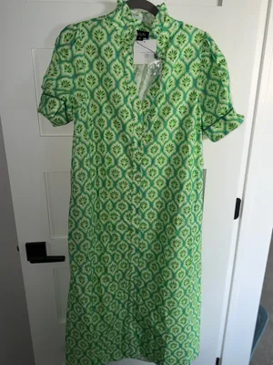 Green Dress thumbnail 1