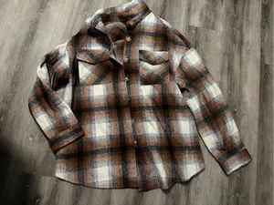 Women's Plaid Utility Shacket Jacket in Brown & White Size M thumbnail 1
